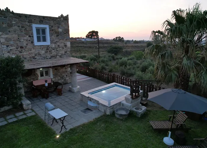 Traditional With Swimming Pool, Lawn Yard And Bbq * Кос