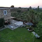 Vila Traditional With Swimming Pool, Lawn Yard And Bbq