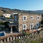 Traditional With Swimming Pool, Lawn Yard And Bbq Vila Kos