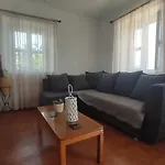 Traditional With Swimming Pool, Lawn Yard And Bbq Vila *