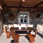 Vila Traditional With Swimming Pool, Lawn Yard And Bbq