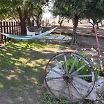 Vila Traditional With Swimming Pool, Lawn Yard And Bbq Kos