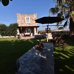 Vila Traditional With Swimming Pool, Lawn Yard And Bbq Kos