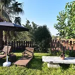 Vila Traditional With Swimming Pool, Lawn Yard And Bbq Kos