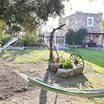 Traditional With Swimming Pool, Lawn Yard And Bbq Vila *