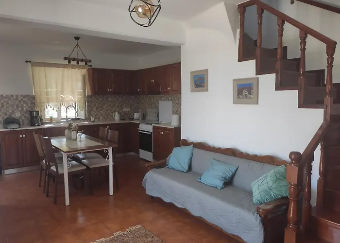 Traditional With Swimming Pool, Lawn Yard And Bbq * Kosz