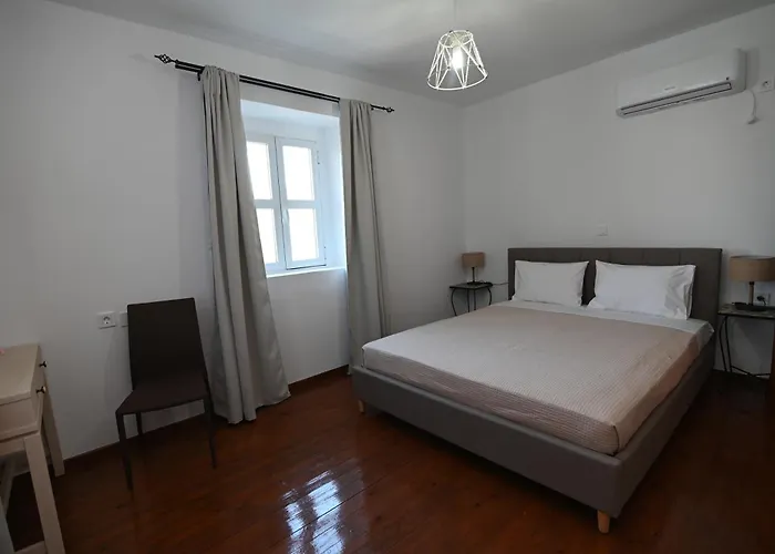 Traditional With Swimming Pool, Lawn Yard And Bbq