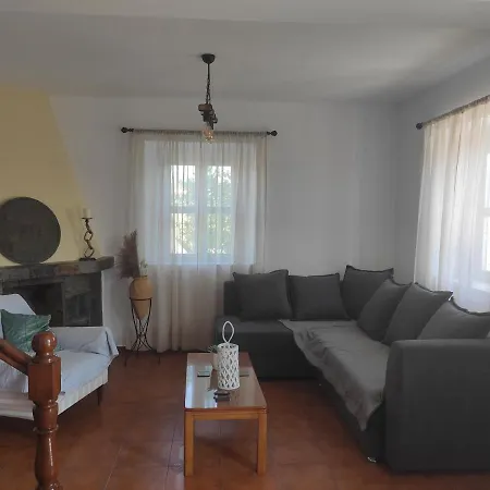 Traditional With Swimming Pool, Lawn Yard And Bbq