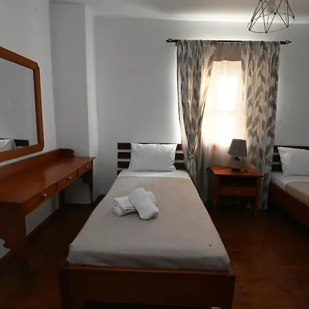 Traditional With Swimming Pool, Lawn Yard And Bbq Villa *