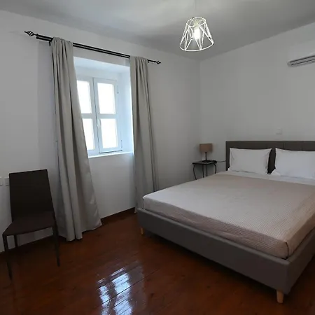 Traditional With Swimming Pool, Lawn Yard And Bbq