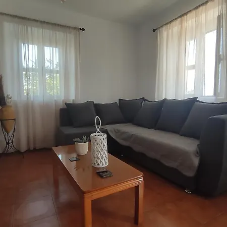 Traditional With Swimming Pool, Lawn Yard And Bbq ヴィラ *