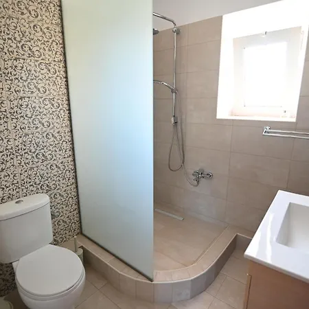 Traditional With Swimming Pool, Lawn Yard And Bbq ヴィラ