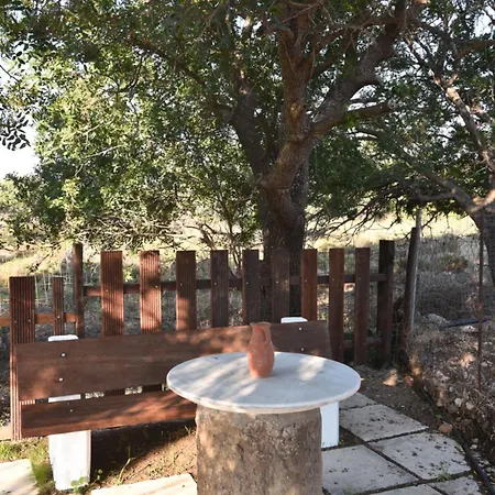 Villa Traditional With Swimming Pool, Lawn Yard And Bbq