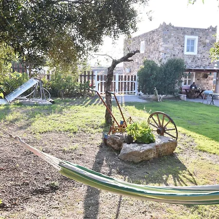 Traditional With Swimming Pool, Lawn Yard And Bbq Villa *