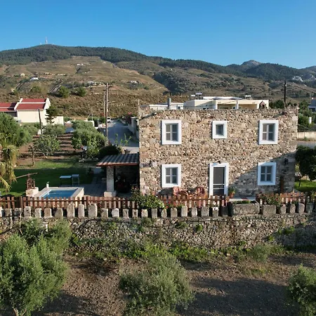 Villa Traditional With Swimming Pool, Lawn Yard And Bbq Cos