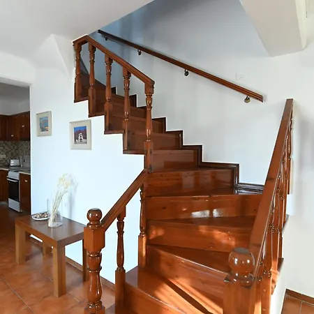 Traditional With Swimming Pool, Lawn Yard And Bbq Villa *