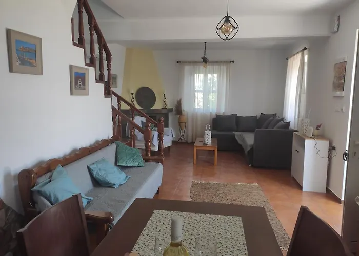 Вилла Traditional With Swimming Pool, Lawn Yard And Bbq