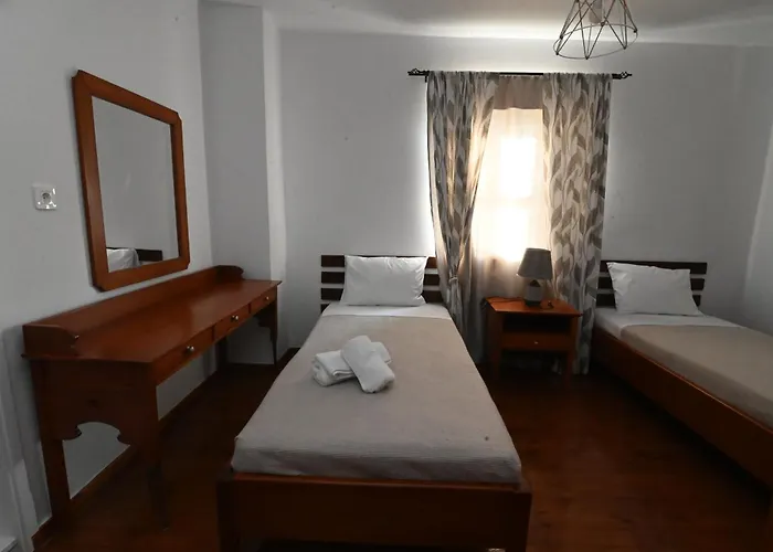 Traditional With Swimming Pool, Lawn Yard And Bbq Вилла *