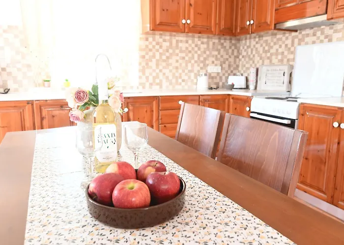 Traditional With Swimming Pool, Lawn Yard And Bbq Вилла *