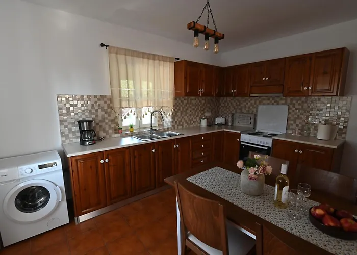 Вилла Traditional With Swimming Pool, Lawn Yard And Bbq *