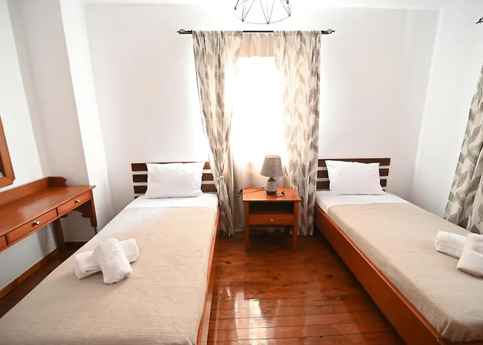 Villa Traditional With Swimming Pool, Lawn Yard And Bbq Kos